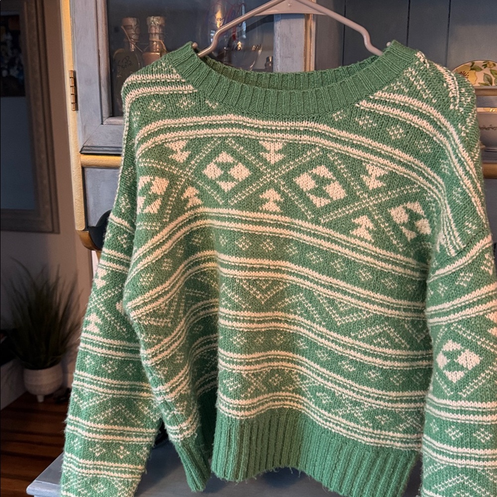 Green Patterned Women's Sweater - Picture 2 of 3